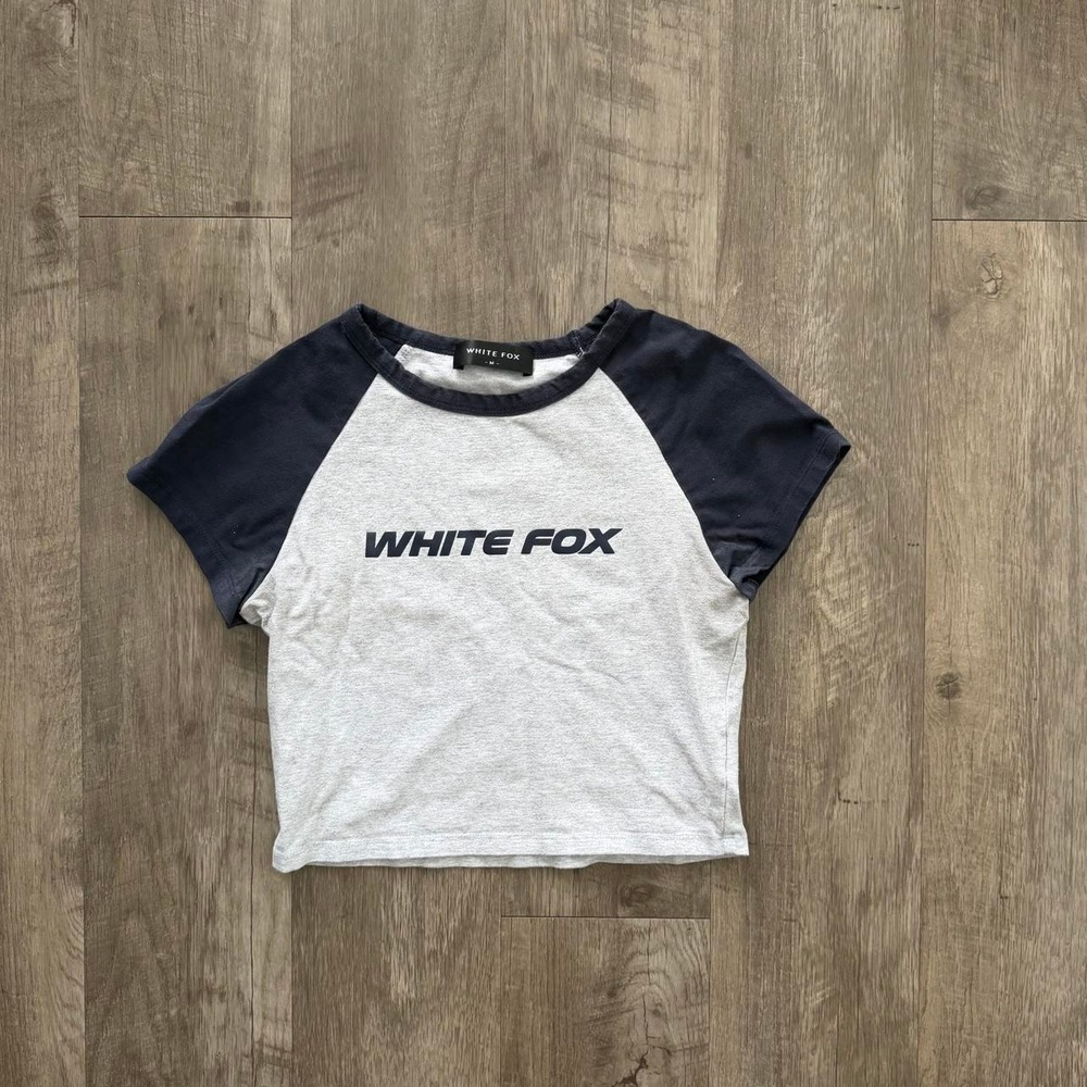 White Fox Boutique Heather Grey Navy Blue Raglan Cropped Logo Tee Shirt Mens M